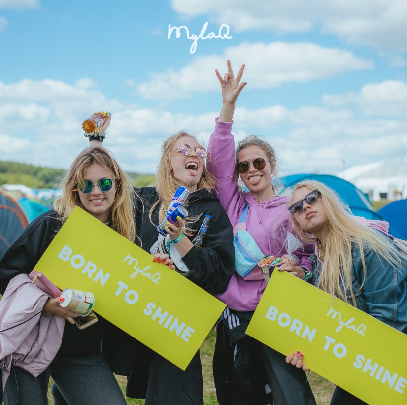 Hostessy MylaQ – Opener